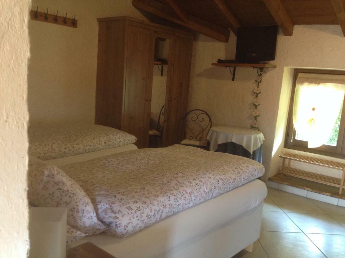 La Tana Del Ghiro Bed & Breakfast Porto Valtravaglia Exterior foto