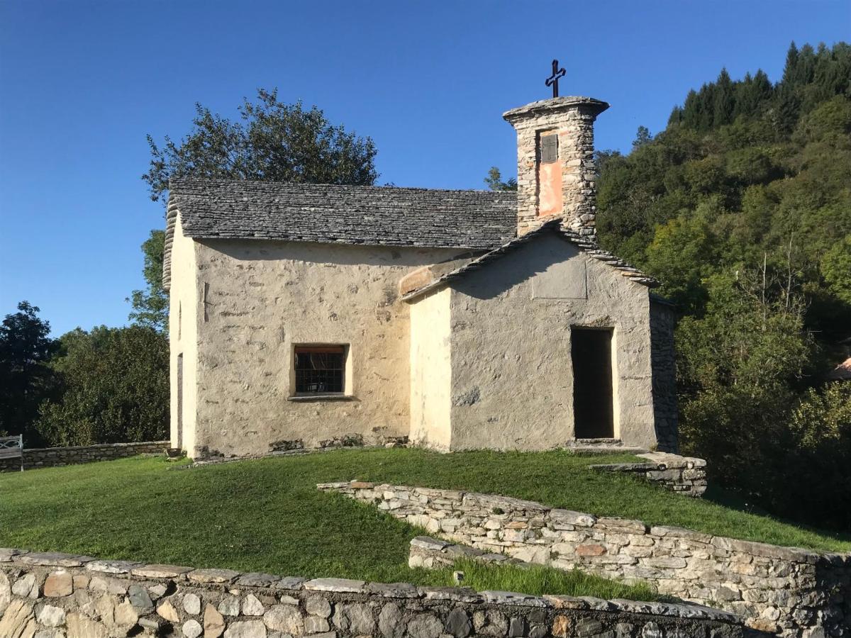 La Tana Del Ghiro Bed & Breakfast Porto Valtravaglia Exterior foto